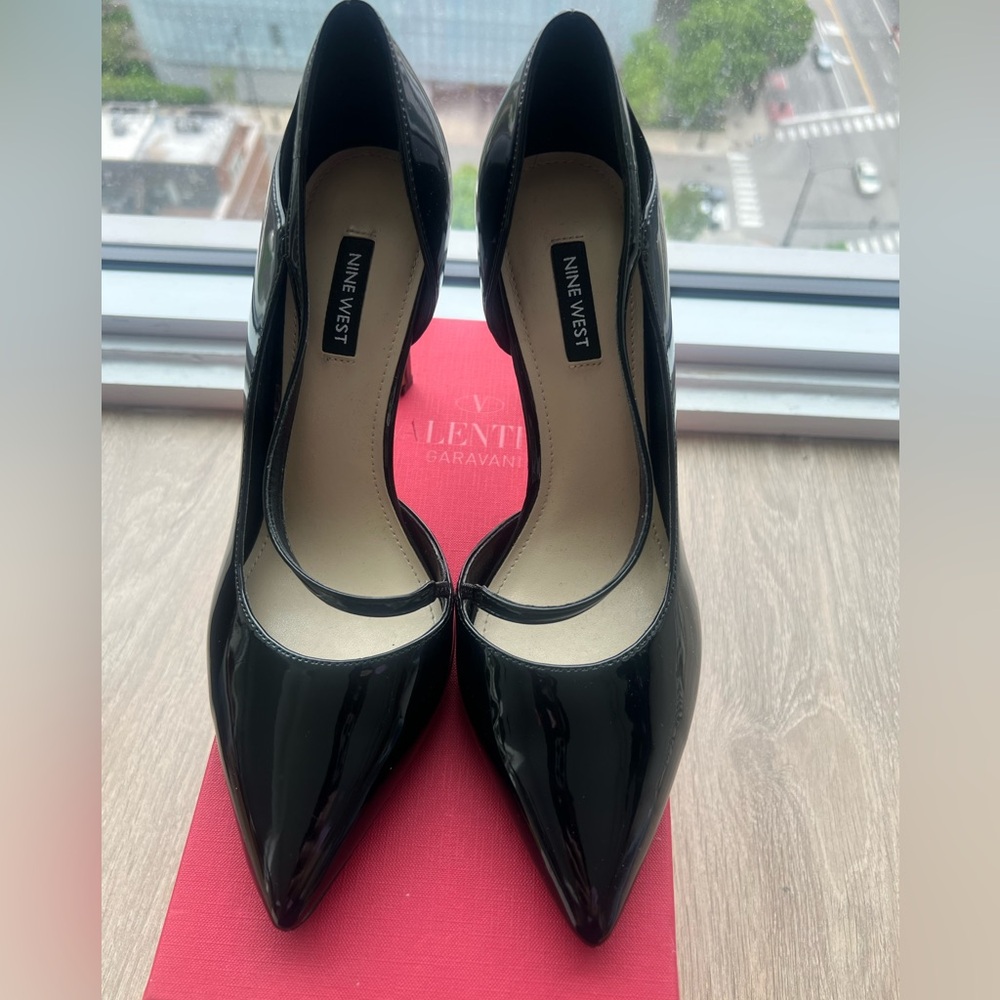 Nine West Black Patent Pumps 9.5